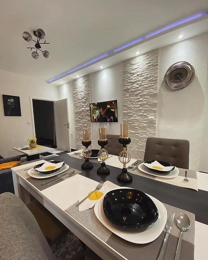 Melani Lux Apartment Nova Varos 0*,